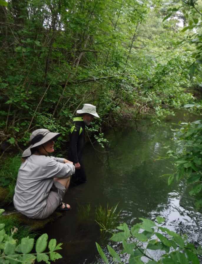 Lyn Talkovsky and Kirk Lumpkin assist with Long Valley Creek monitoring on May 30. Photo by Pat Higgins:ERRP