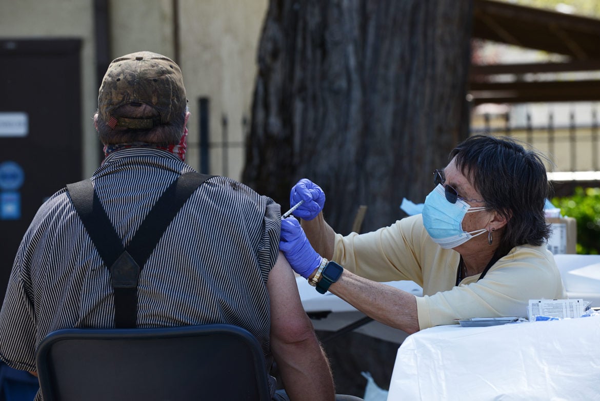 El Condado de Mendocino tuvo su primera Clínica de Vacunación de COVID-19 en Covelo, California el 21 de abril 2021